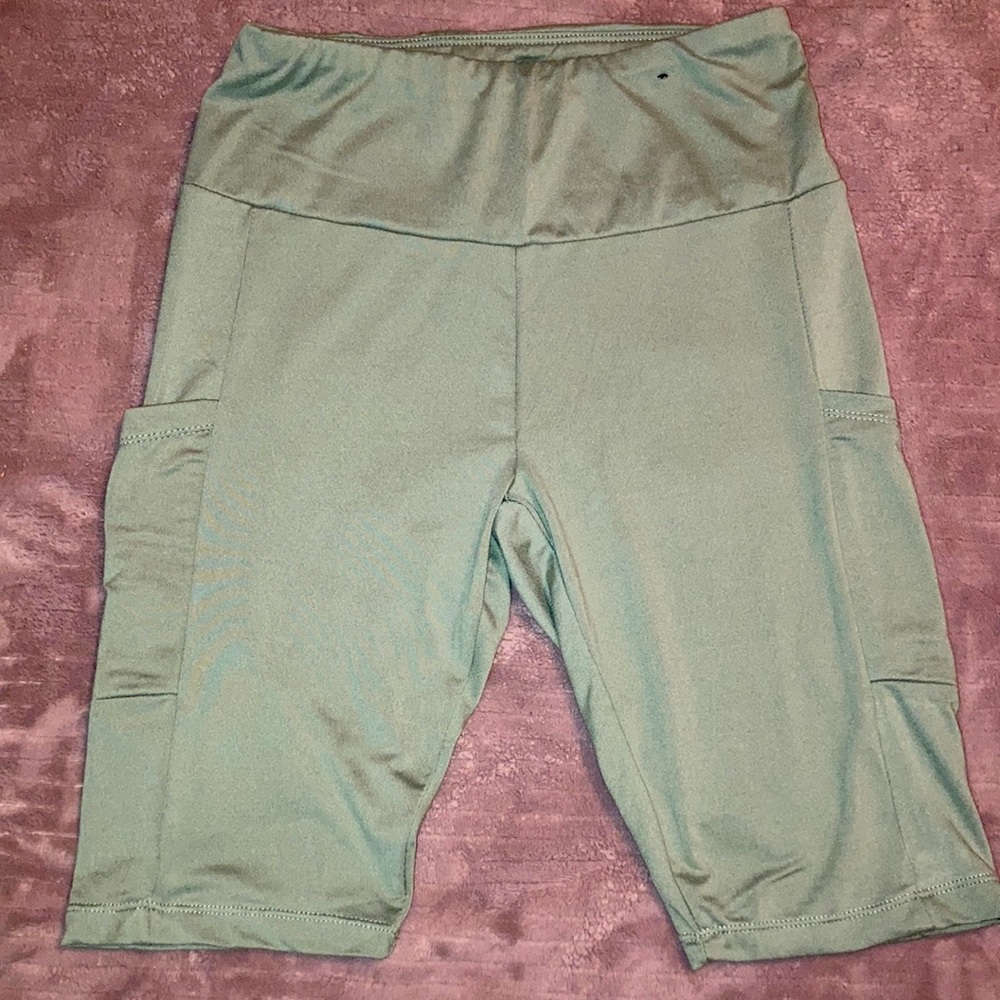 A stretchy workout feel to these camp colored biker shorts. Two side pockets.